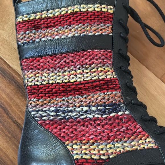 Sofft Avery Southwestern Black Leather Lace Up Boots SZ 8M - Picture 9 of 9